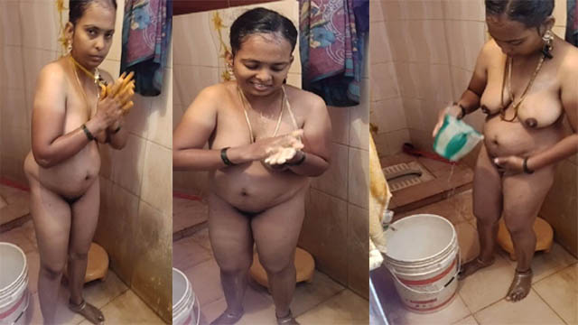 Mature Bhabi Bathing Husband Recording