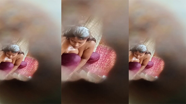 Desi Beautiful Village Bhabi Bathing Update