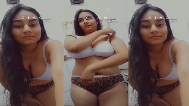 Beautiful Cute Sexy Tanker Gf Showing